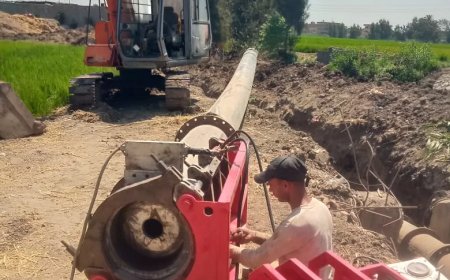 إستئناف أعمال توصيل خط الطرد لمشروع محطة معالجة الصرف الصحي بقرية مشرف بقلين