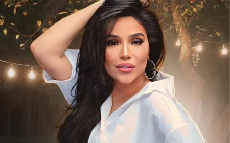 أمينة ترد على منتقدى تصرفها مع أحد العاملين في فرقتها