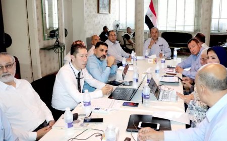 وزير قطاع الأعمال العام يستعرض مستجدات المشروع القومي لتطوير صناعة الغزل والنسيج