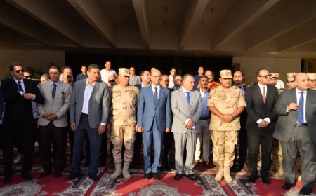 حدث تاريخي ..  الدكتور المنشاوي يشهد إنطلاق المبادرة الرئاسية" بداية جديدة؛ لبناء الإنسان" من أمام ديوان عام محافظة أسيوط