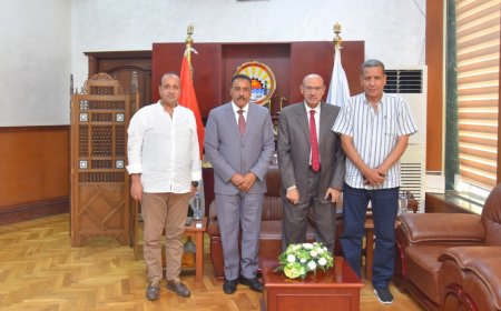 محافظ مطروح يناقش جهود الإسراع من أعمال رفع كفاءة وتطوير قصر الثقافة