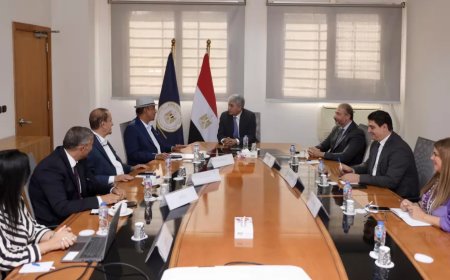 وزير السياحة يبحث مع رئيس مجموعة  “الحكير ” فرص الاستثمار.  فى محيط الأهرامات ومطار سفنكس وسقارة..                                      المجموعة تعرض إقامة شقق فندقية و فنادق تراثية ومشروعات ترفيهية