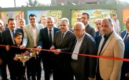 الأشموني يشهد طابور الصباح وتحية العلم بمدرسة السيدة نفيسة