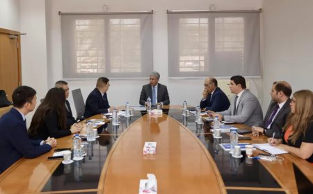 وزير السياحة يبحث انشاء فنادق  عائمة.. بالتعاون مع كبرى الشركات الصينية الرائدة في مجال البواخر النهرية والبحرية..                     تطوير منتج الرحلات النيلية وتسيير طيران (شارتر) للمدن الشاطئية بالبحر الأحمر…لزيادة أعداد السائحين الصينين