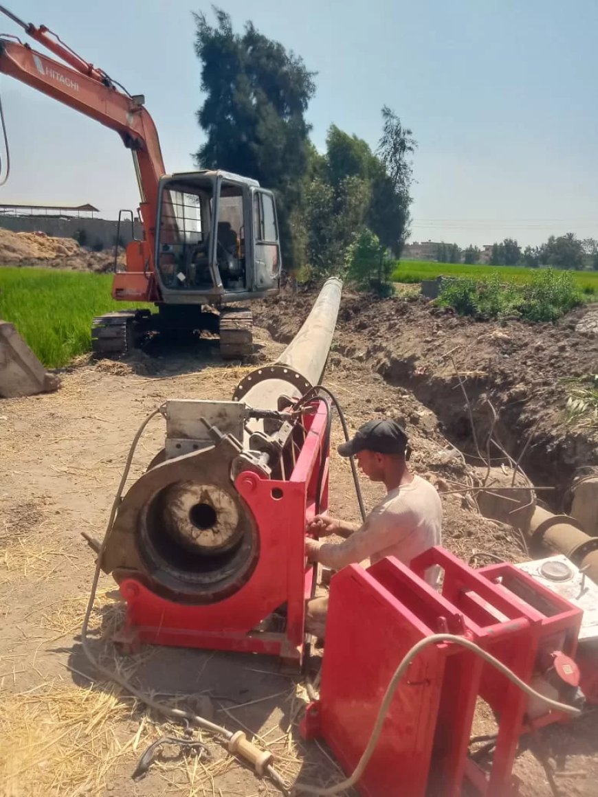 إستئناف أعمال توصيل خط الطرد لمشروع محطة معالجة الصرف الصحي بقرية مشرف بقلين