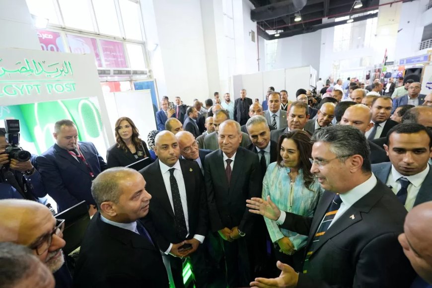 وزير التموين  يتفقد جناح البريد في معرض اهلا مدارس.. ويشيد بالخدمات البريديه المقدمة للمواطنين