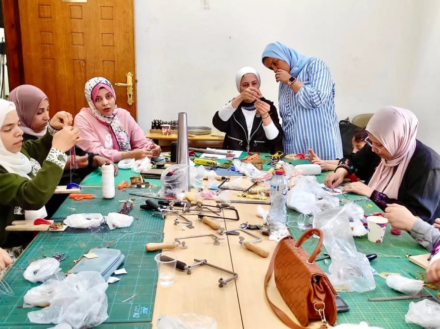 ورشة تدريبية جديدة ينظمها قومى المرأة على حرفة خرز النول لفتح باب رزق للسيدات