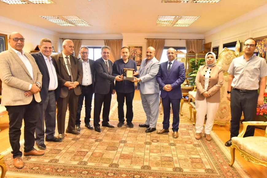 محافظ أسيوط يستقبل وفد جمعية المستثمرين لبحث سبل التعاون
