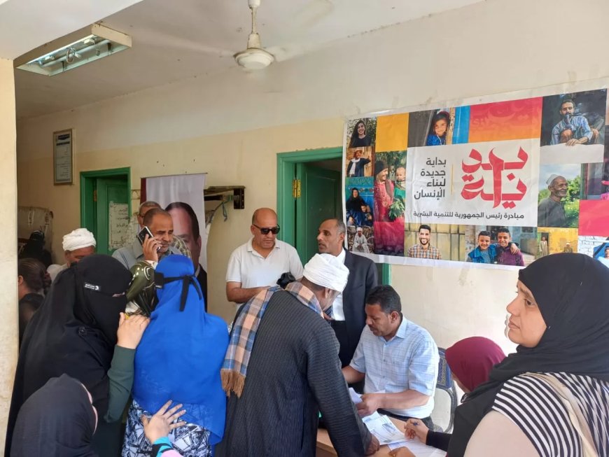 عقب تدشينها رسميًا .. محافظ قنا يتابع فعاليات اليوم الأول من مبادرة “بداية جديدة لبناء الإنسان”