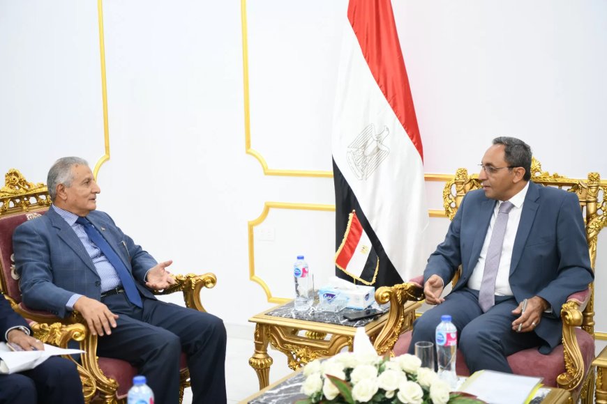 ضمن فاعليات مبادرة “بداية جديدة” .. محافظ قنا ومدير صندوق مكتبات مصر العامة يبحثان سبل تنفيذ قوافل متنقلة بالقرى والنجوع