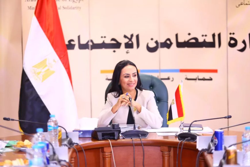 “مايا مرسى” تناقش إعادة استصلاح الأراضي الزراعية المملوكة للتضامن بالمرج