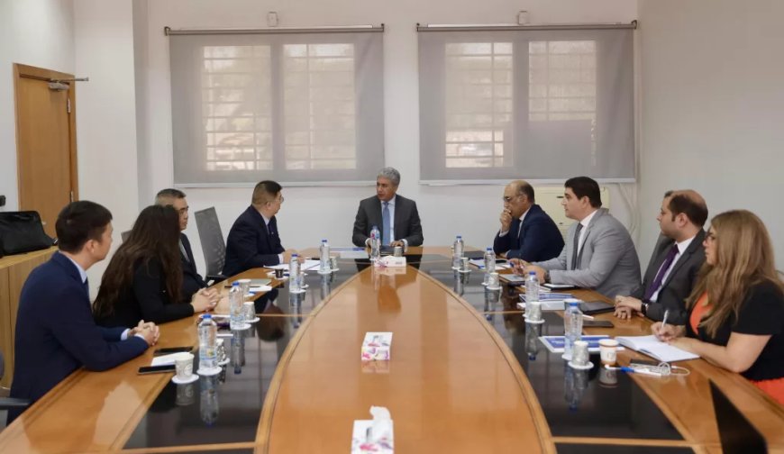 وزير السياحة يبحث انشاء فنادق  عائمة.. بالتعاون مع كبرى الشركات الصينية الرائدة في مجال البواخر النهرية والبحرية..                     تطوير منتج الرحلات النيلية وتسيير طيران (شارتر) للمدن الشاطئية بالبحر الأحمر…لزيادة أعداد السائحين الصينين