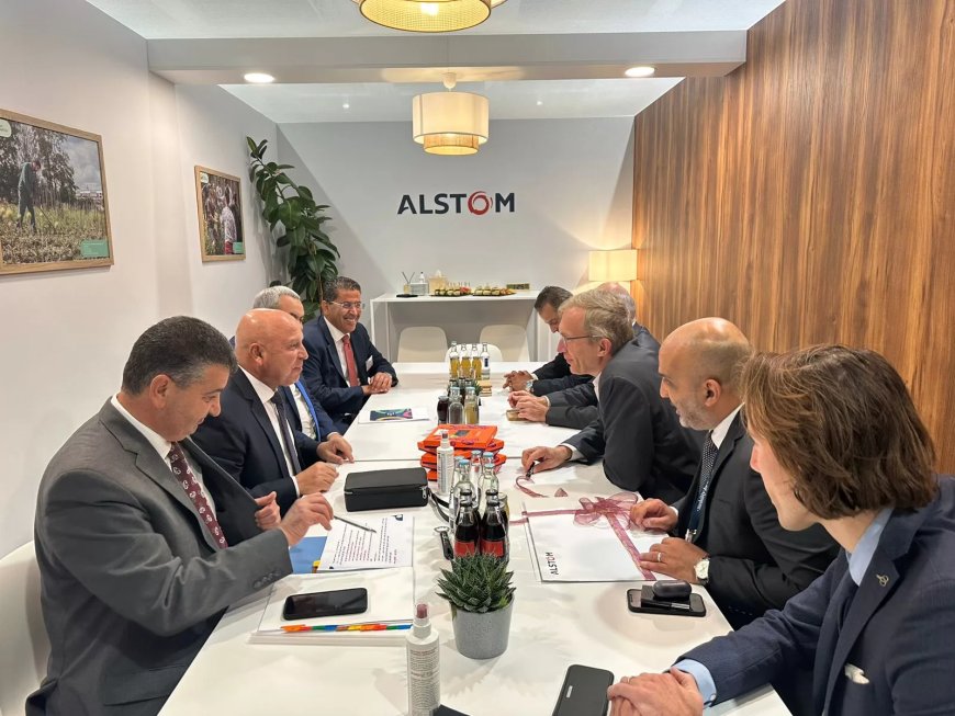 وزير النقل يبحث مع رؤساء عدد من الشركات العالمية سبل توطين الصناعة  في مصر