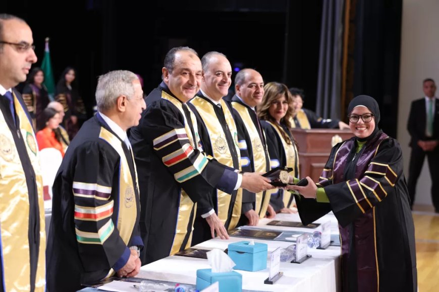 وزير قطاع الأعمال العام يشهد حفل تخرج طلاب الأكاديمية العربية للعلوم والتكنولوجيا والنقل البحري