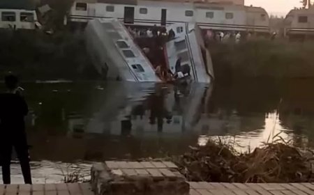 النقل : لجنة للتحقيق فى اسباب تصادم جرار بقطار نوم بأبوقرقاص