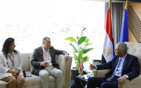 أثناء لقاءه بوفد بنك مصر ومؤسسة مصر الخير .. الدكتور إسماعيل كمال يشيد بالمشاركة المجتمعية الجادة من البنك والمؤسسة لخدمة أبناء المجتمع الأسوانى