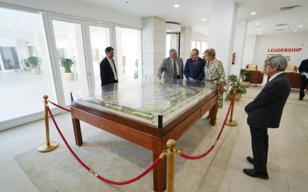 رئيس الجامعة المصرية اليابانية يستقبل سفير جمهورية التشيك لبحث سبل التعاون