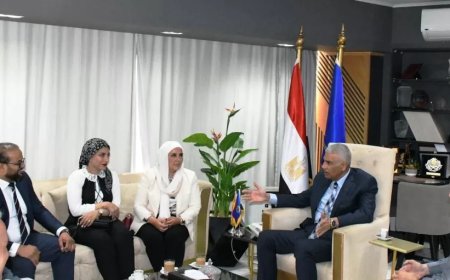 فى بشرى سارة لأهالى أسوان .. الدكتور إسماعيل كمال يلتقى بوفد أكبر سلاسل المراكز التجارية صاحبة البرندات العالمية للتجهيز لإفتتاح فرع لها بشارع الفنادق لتوفير السلع بأسعار مخفضة وتنافسية