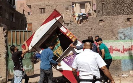 محافظة الجيزة تزيل 57 كشكا وفاترينة بالمخالفة.. تمهيداً لأعمال التطوير والرصف بحي إمبابة