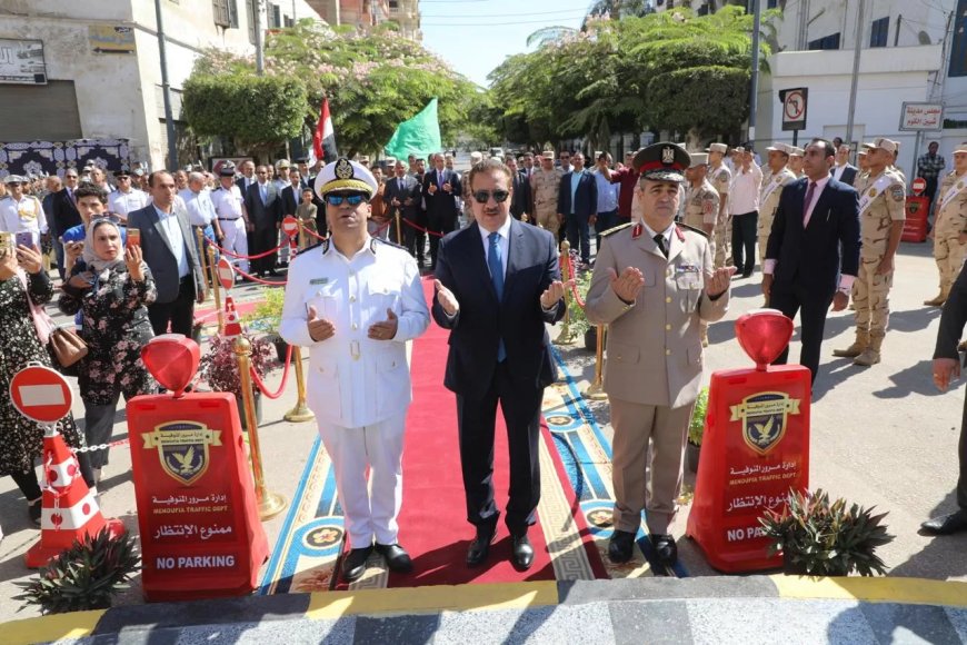 محافظ المنوفية يضع إكليلاً من  الزهور على النصب التذكاري.. ويؤكد: هذا النصر سيظل شاهداً على قوة وعزيمة الإرادة المصرية