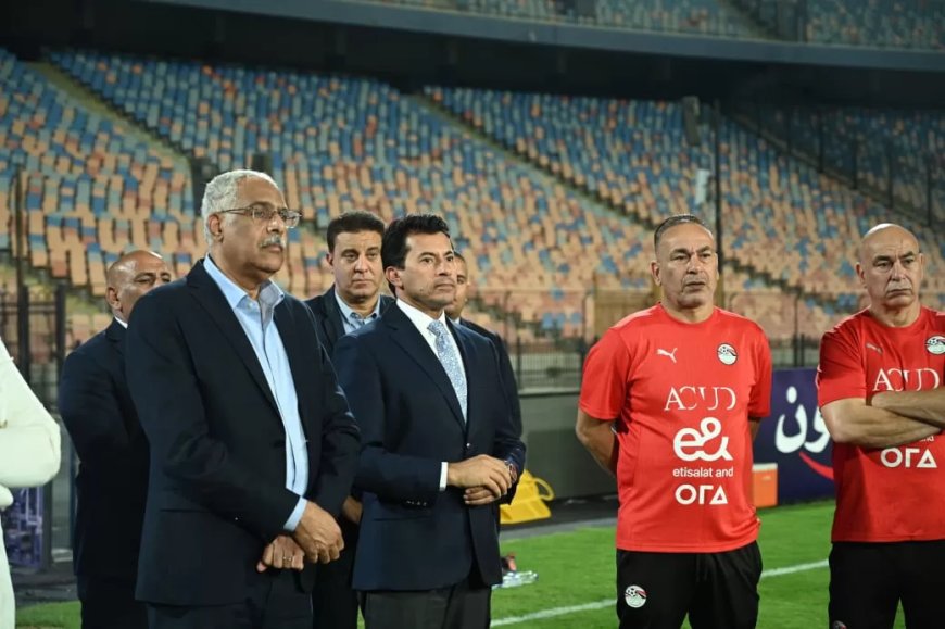 وزير الشباب والرياضة يؤازر المنتخب الوطني قبل مواجهة موريتانيا