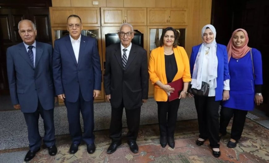 كلية الإعلام وفنون الاتصال بجامعة 6 أكتوبر تكرم د.علي عجوة
