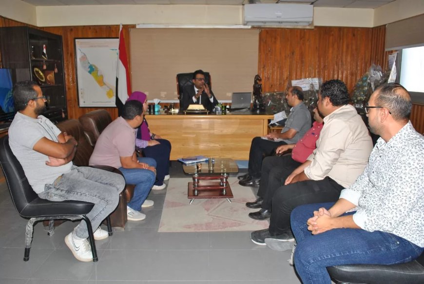 وكيل وزارة الصحة بسوهاج يستقبل لجنة من الإدارة العامة لصحة البيئة وإدارة الحوكمة والمراجعة الداخلية بالوزارة