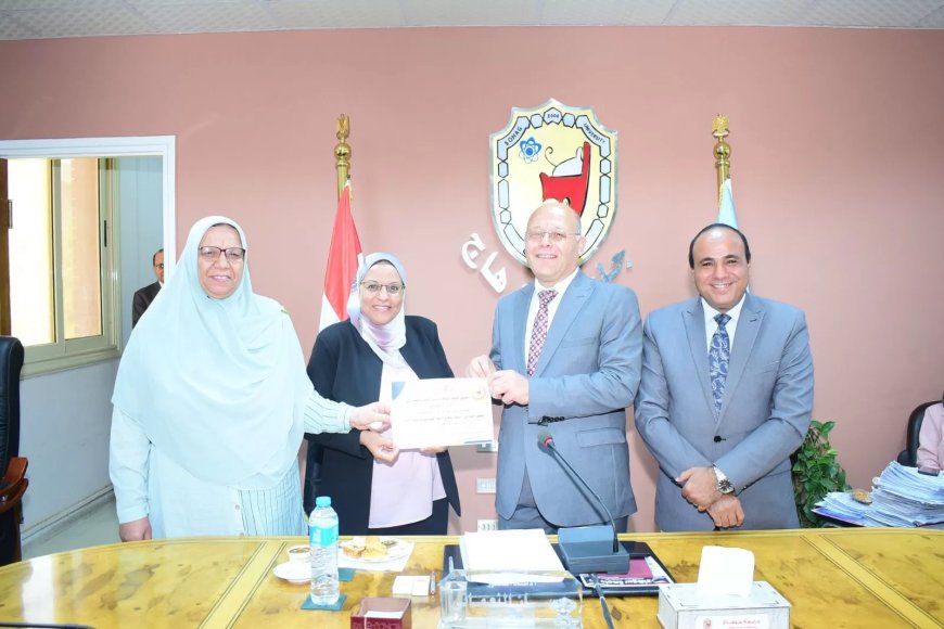 النعماني يكرم الكليات الفائزة في مسابقة أفضل كلية في خدمة المجتمع وتنمية البيئة بجامعة سوهاج
