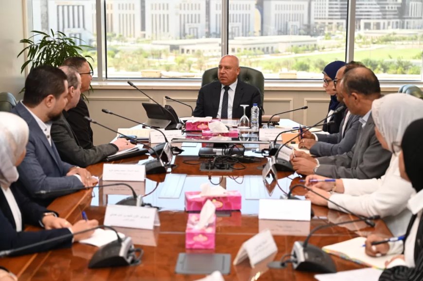 وزير الصناعة والنقل يبحث مع رئيس شركة تكنولوجيا الحديد خطة إنشاء مصنع لإنتاج الأبواب المصفحة والمعدنية المقاومة للحريق وكمالياتها