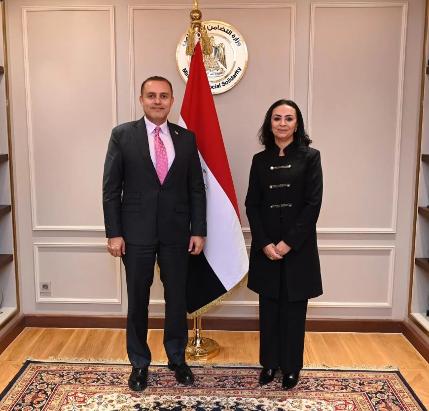 وزيرة التضامن تبحث مع السفير القطرى التعاون المشترك 