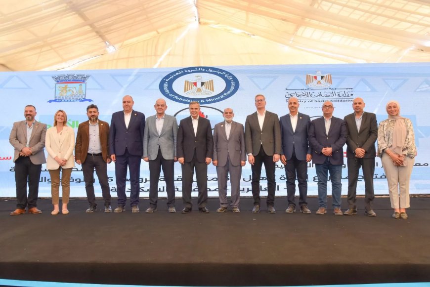 وزير البترول والثروة المعدنية ومحافظ الإسكندرية يفتتحان مشروع إعادة تأهيل ٦٠ منزل بقرية الروضة ٤٥ وقرية الوفاء والأمل بالعامرية ثان