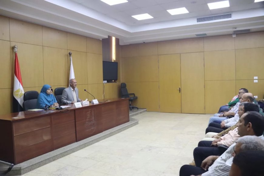 سكرتير عام بني سويف يلتقي لجنة متابعة منظومة الشكاوى الحكومية