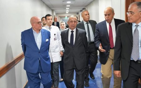 وفد من الأكاديمية في زيارة “لمستشفي أيادي المستقبل لعلاج مرضي الأورام “