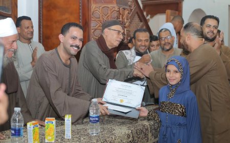 أجيال مضيئة بالقرآن.. النائب أشرف رشاد يكرم حفظة القرآن الكريم بقرى الأشراف بقنا