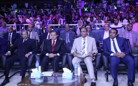 محافظ قنا ورئيس جامعة جنوب الوادي يفتتحان فعاليات الملتقى الفني ٢٢ لشباب الجامعات 