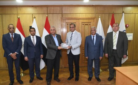 محافظ قنا يشهد توقيع 6 تعاقدات لدعم المشروعات الصغيرة ب 11 مليون جنيه