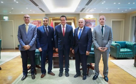 نائب رئيس الوزراء وزير الصحة خلال لقائه برئيس مجموعة أندلسية: دعم الدولة للاستثمار الصحي