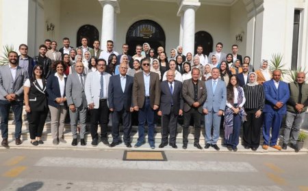 محافظ الجيزة يلتقي بطلاب كلية الفنون الجميلة جامعة الإسكندرية للحديث حول مشروع تخرجهم “تنمية مركز البدرشين”
