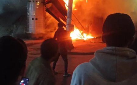 السيطرة علي حريق هائل بمحل للملابس الرياضية  بمحطة الرمل بالاسكندرية