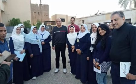 وكيل وزارة الصحة بقنا يجري جولة تفقدية في مستشفى فرشوط المركزي ويكافئ الفريق الطبي