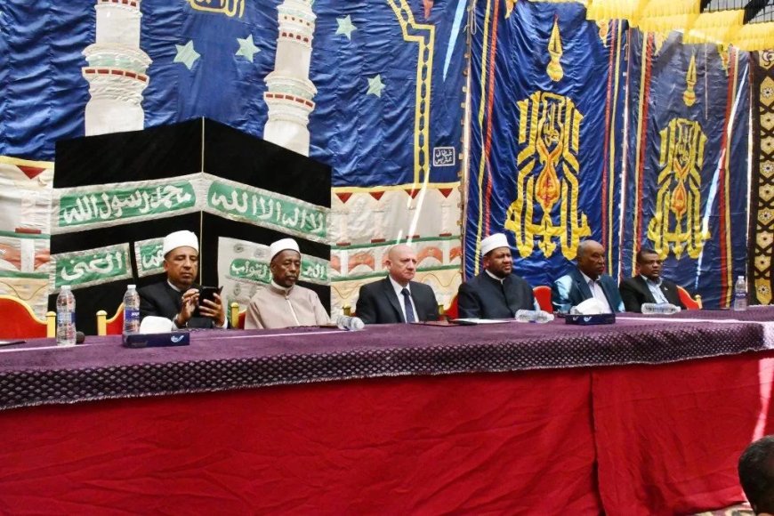 السكرتير العام المساعد لأسوان يشهد مراسم الصلح بين عائلتى آل يونس ، وآل صغير بمدينة الرحاب بكيما