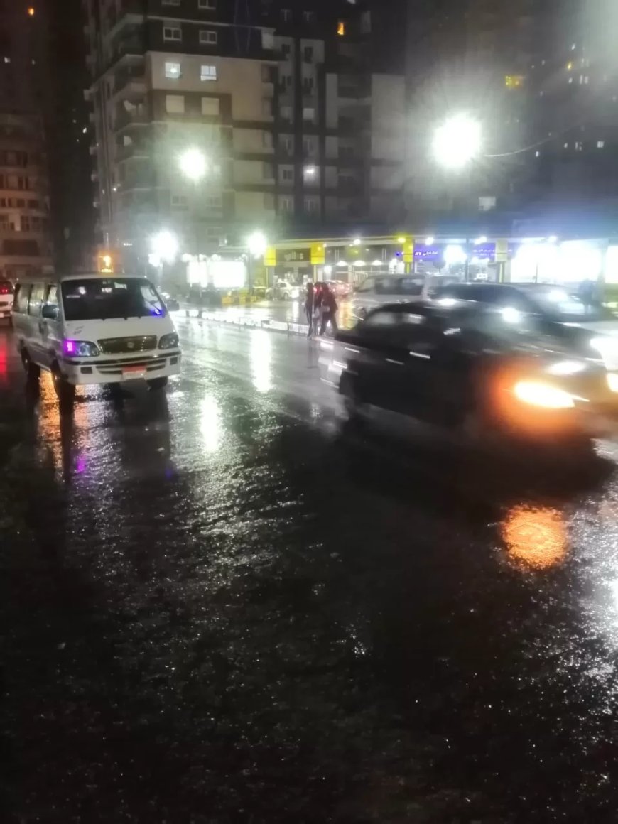 أمطار غزيرة وبرق ورعد بالإسكندرية