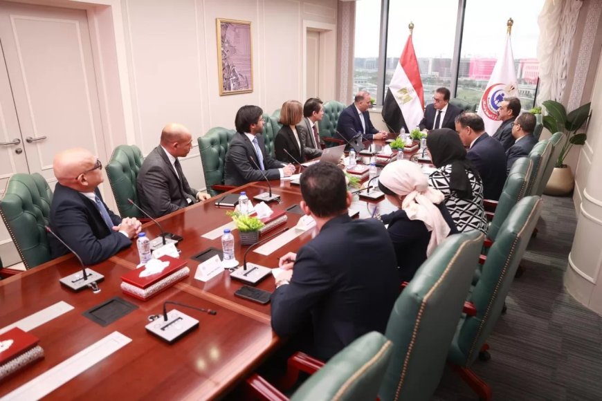 نائب رئيس مجلس الوزراء وزير الصحة بحث مع وفد شركة جلاسكو (GSK) سبل التعاون في القطاع الصحي