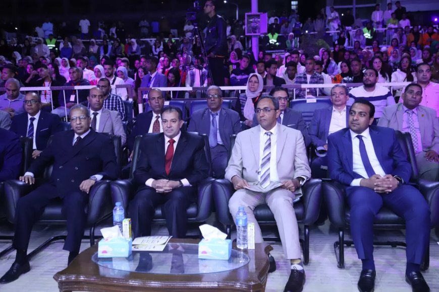محافظ قنا ورئيس جامعة جنوب الوادي يفتتحان فعاليات الملتقى الفني ٢٢ لشباب الجامعات 