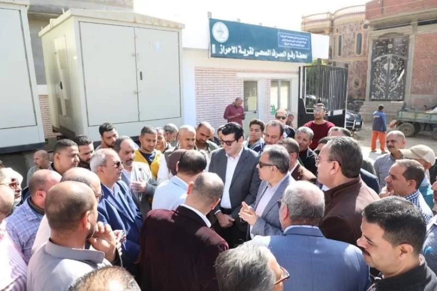 “الأشموني” يتابع معدلات أداء ونسب تنفيذ مشروع صرف صحي قريتي الأحراز وأبو ياسين