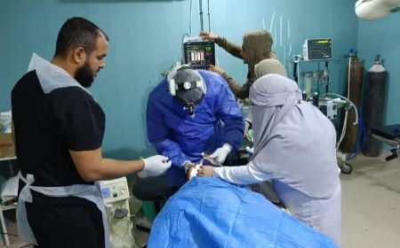 بالتعاون مع جامعة الأزهر | محافظة الجيزة: الكشف علي ١٩٤٠ مواطنا خلال يومين ضمن قافلة علاجية شاملة بالواحات البحرية