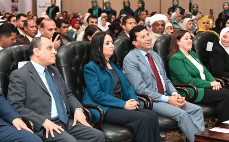 وزيرة التضامن تدشن مبادرة الهلال الأحمر المصري “بإيديك تنقذ حياة” داخل مراكز الشباب