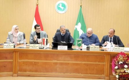 لبحث ومناقشة الطلبات المقدمة من المستثمرين.. محافظ الشرقية يترأس إجتماع مجلس إدارة المناطق الصناعية