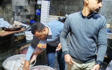 جهاز حماية المستهلك ومديرية الصحة تضبط وتعدم 227 كجم لسلع منتهية الصلاحية ومجهولة المصدر داخل مطعم شهير بمدينة أسوان