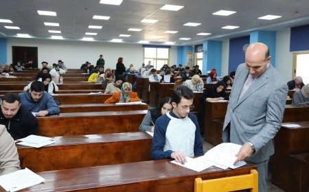 نائب رئيس جامعة الزقازيق لشئون التعليم والطلاب يستكمل جولاته التفقدية للعملية الامتحانية بكليتي طب الأسنان والعلوم